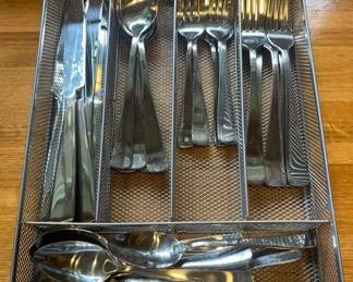 Amazon Basics Stainless Steel Cutlery Set With Holder