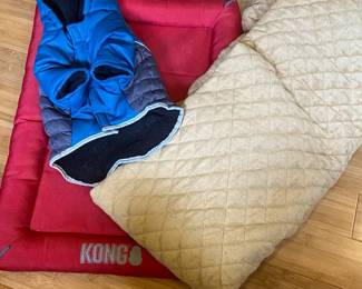Kong Pet Bed  Puffer Jacket Sherpa Bed  Blanket