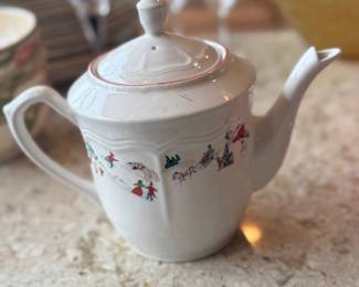 Farberware White Christmas Teapot