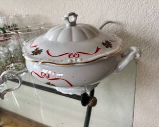 Walbrzych "Holiday Ribbons" Soup Turreen