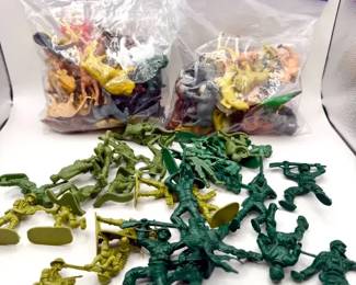 Toy Animals & Army Men Lot