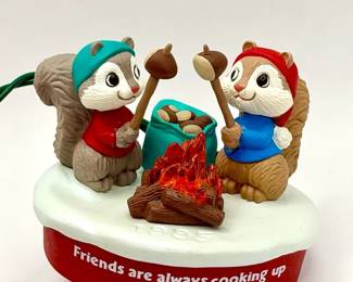 1995 Hallmark Keepsake Ornament titled "Friends Share Fun" (Model: QLX7349)