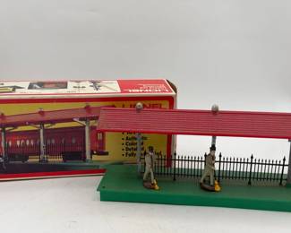Lionel O Gauge model train station platform accessory