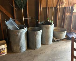 Various trash bins with lids