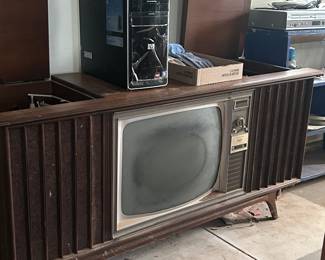 MCM tv stereo console untested