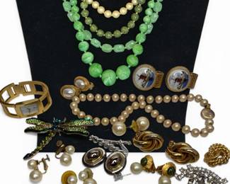 Collection Vintage Costume Jewelry