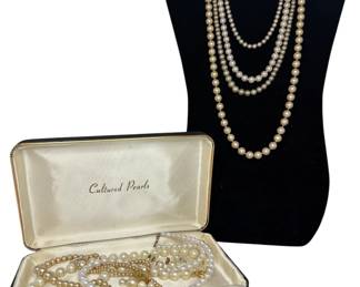 Collection Vintage Pearl Necklaces, Some 14k Gold Clasps