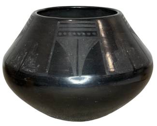 MARIA & JULIAN MARTINEZ (San Ildefonso, 1887-1980 / 1879-1943) Blackware Vase