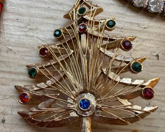 Costume jewelry 