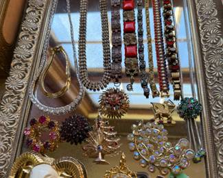 Costume jewelry 