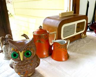 Ceramic owl, tea set, vintage radio 