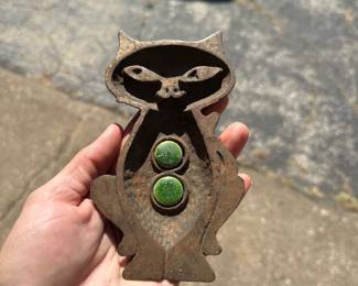 Cast iron cat