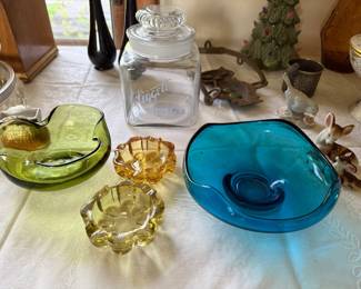 Viking glass and Anchor hocking flower ashtrays 