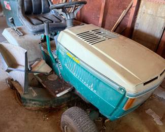 Old mower! Might run! Priced to sell or make me an offer