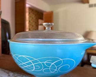 Pyrex, rare turquoise 