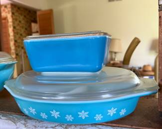 Pyrex! Several pieces! 