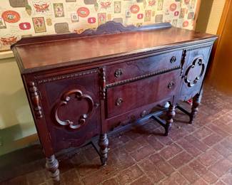 Beautiful buffet, the top was kept covered so it is very clean