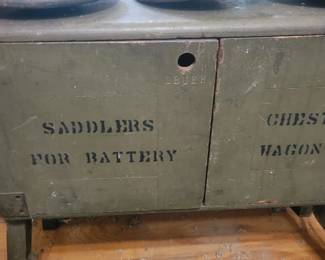 Saddle repair box for an artillery unit