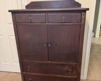 Antique chest of drawers