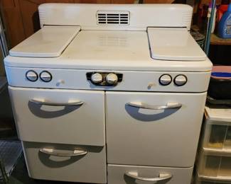 Antique stove.  1940's?  BUYER MUST HIRE CERTIFIED TECHNICIAN TO UNHOOK AND CAP GAS.