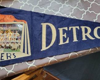 RARE 1960s Detroit Tigers penant with photo of the team