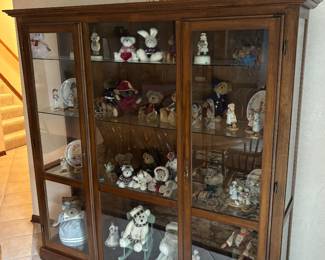 Lighted display cabinet