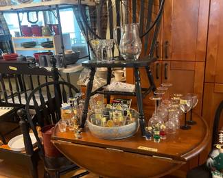 Round dining room table and chairs 