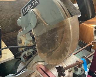Delta miter saw