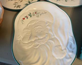 Holiday dish set