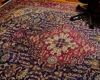 This rug measures 7 ft. x 9.5 ft.
