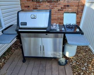 Weber 'Genesis Gold' propane grill (3 main burners and 1 side burner)