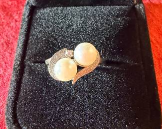 10 karat gold, pearl and diamond ring. There’s going to be about 10 pieces of gold jewelry that I will be adding on tomorrow if you see this Sunday night