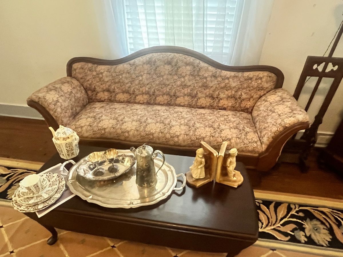 WONDERFUL ANTIQUE SOFA