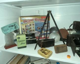 LOTS OF VINTAGE CAMERA EQUIPMENT