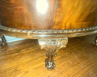 BEAUTIFUL CARVING & MATCHING VENEERS