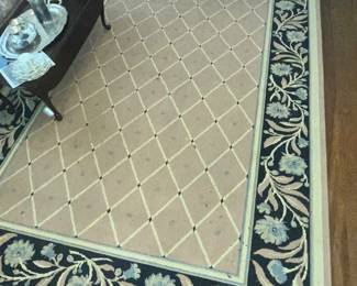 LARGE, ELEGANT AREA RUG