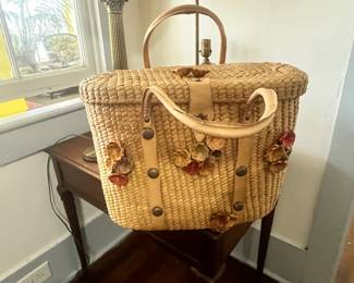 VINTAGE WOVEN STRAW TOTE