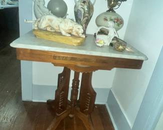 VICTORIAN MARBLE-TOP LAMP TABLE
