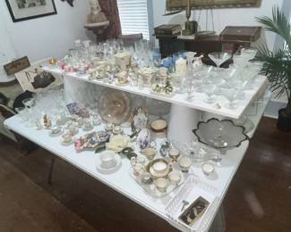 LARGE DOUBLE-SIDED TABLE -- FULL!