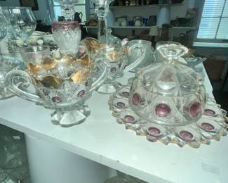 VINTAGE US PRESS GLASS BUTTER DISH "BULLSEYE & DAISY"