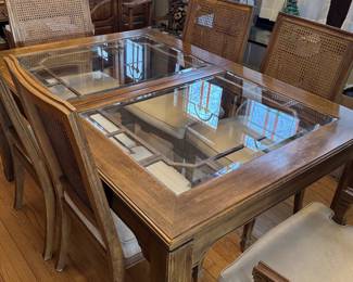 Dining Room Table with 6 chairs 