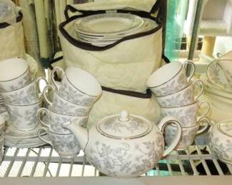 Large Wedgwood "Wildflower" China Set