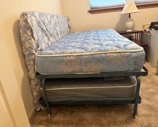 Trundle bed