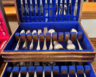 Flatware set with storage box