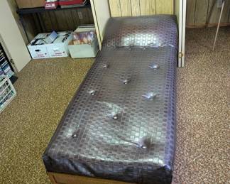 Antique Chaise lounge Fainting Couch - Dimensions L 76in x W 30in x H 17in / 24in