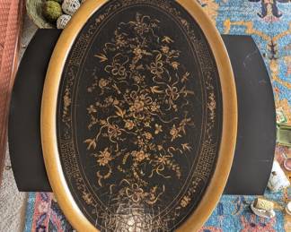 Table with pull out keafs