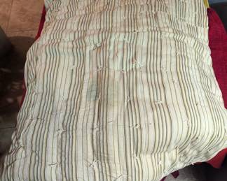 Twin quilt stuffed 