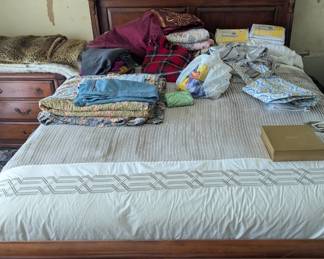 Jaclyn Smith Queen bed 