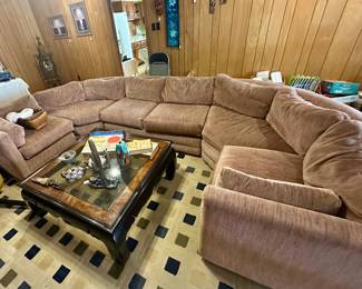 Yep - a circular sectional couch - looks like it might have been used on "The Brady Bunch" about 1970.