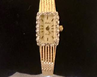 Looks mighty real...